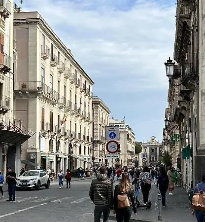 San Julian House كاتانيا