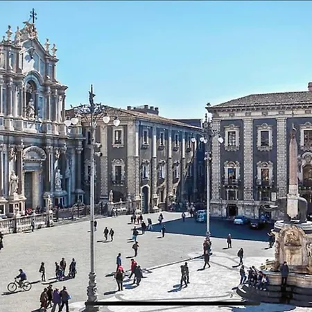 San Julian House كاتانيا